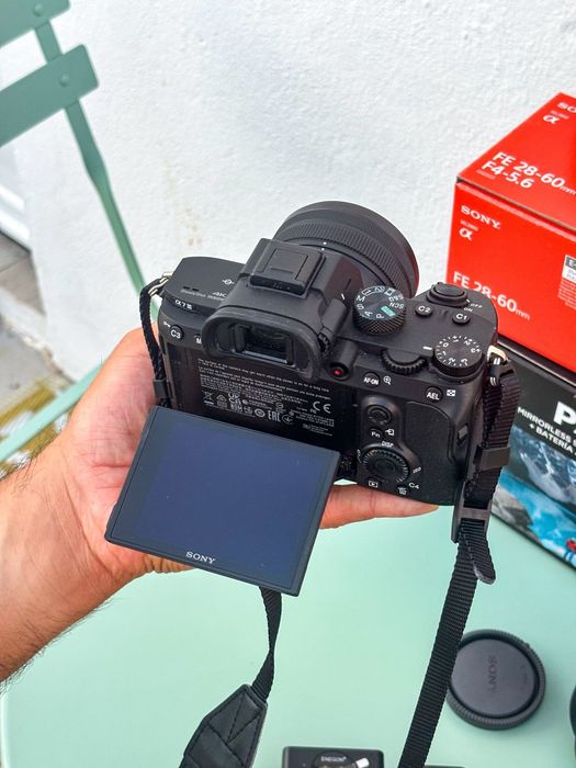 Sony Alpha A7 III + Objetiva FE 28-60mm + FE 50mm F1.8 + 2 Baterias | Estado Impecável