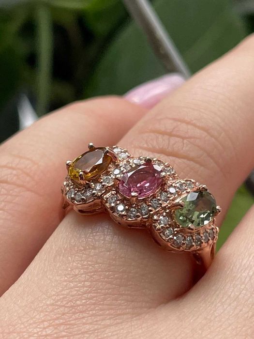 Серебряное  кольцо 925 пробы с  цветными турмалинами .Размер 18.25