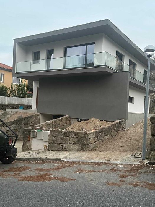 Moradia nova, moderna c/acabamentos de excelência (O. Frades, Viseu)