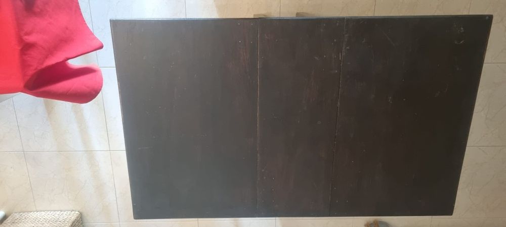 Mesa dobrável em Madeira.