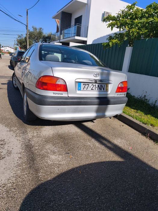 Toyota Avensis 1.6 gasolina