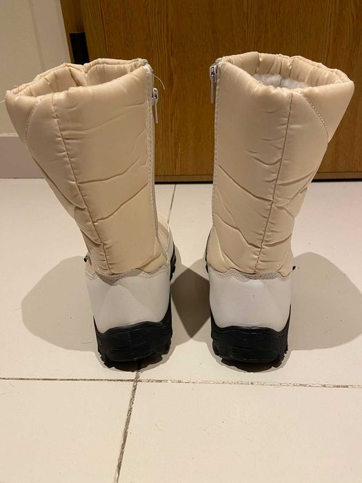 Botas bege da marca berg