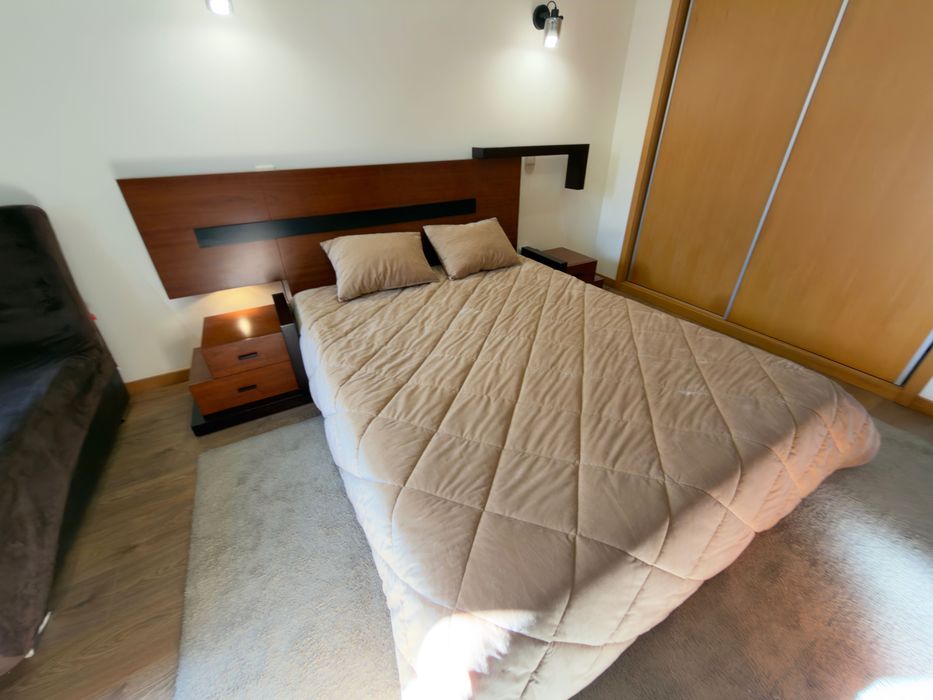Cama de casal em madeira maciça 1,60 x 2,00