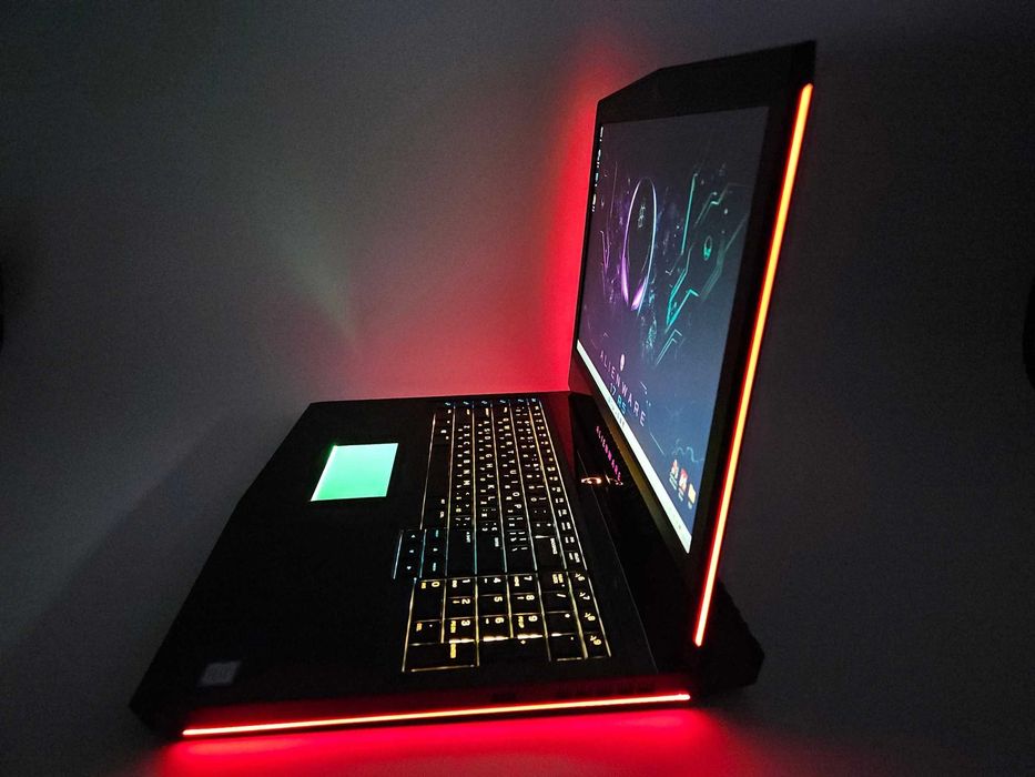 Ноутбук Dell Alienware 17 R5 i7-8750H|GTX 1070, 8GB|16GB|256GB|1TB HDD