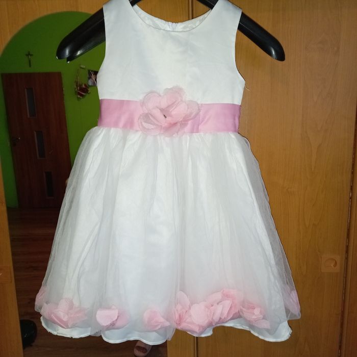 Śliczna balowa sukienka