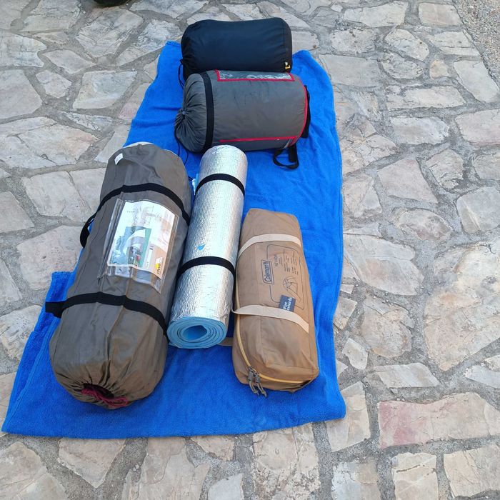 2 tendas e 2 saco-cama - camping