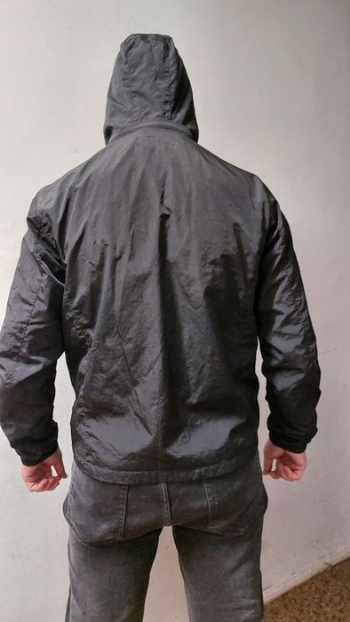 Ветровка з капюшоном