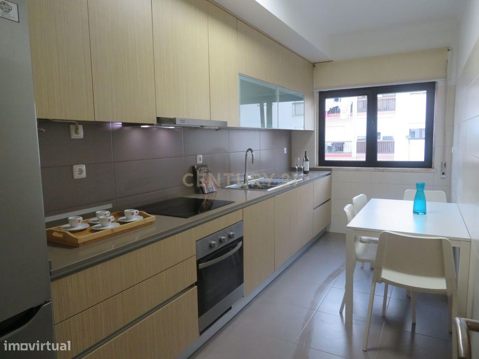 T3 remodelado, equipado e totalmente mobilado para arrendamento no Bai