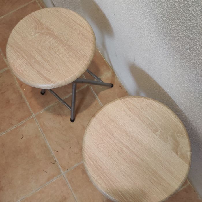 Conjunto de 2 bancos dobráveis - excelente estado!