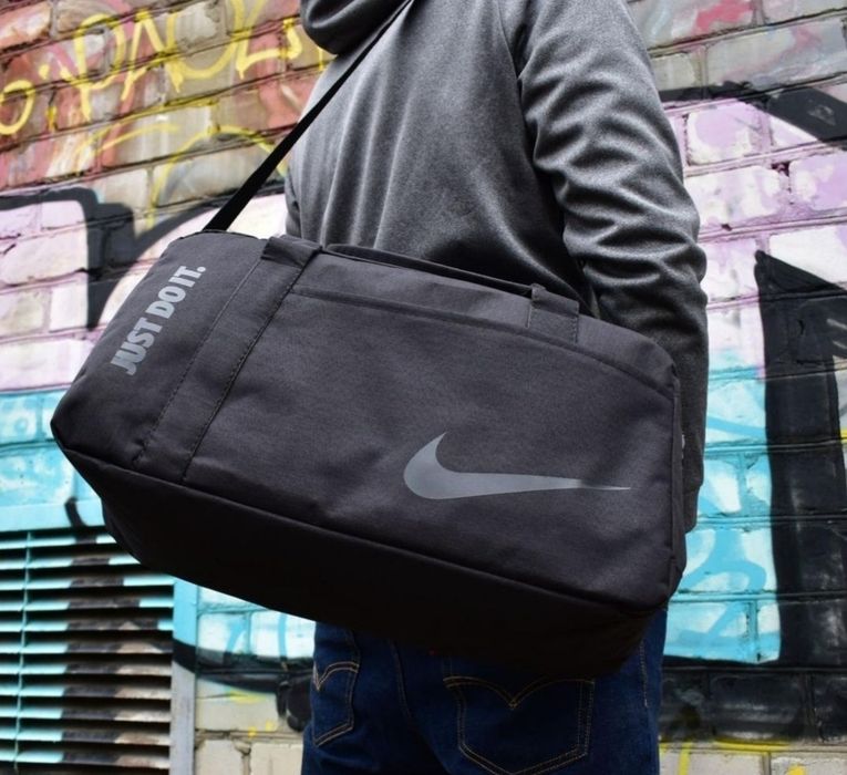 Спортивная дорожная черная сумка Nike / сумка мужская в спортзал