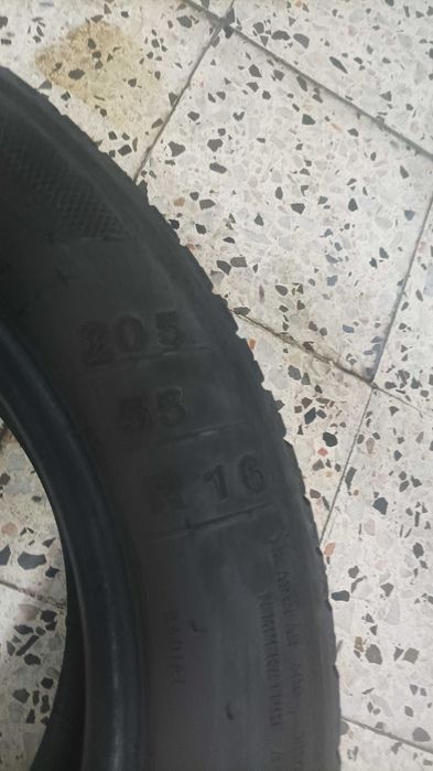 Um par de Pneus 205 /55/r16