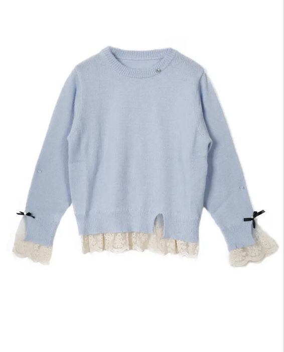 Вʼязана блакитка кофта з мереживом