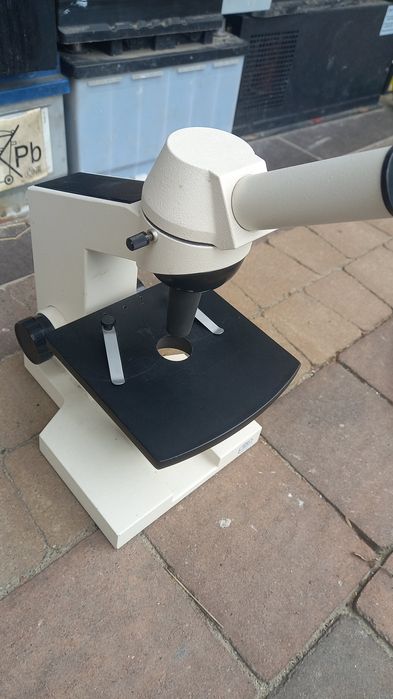 Mikroskop laboratoryjny Studar