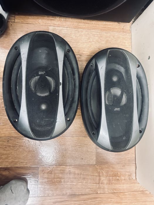 Продам динамики в авто