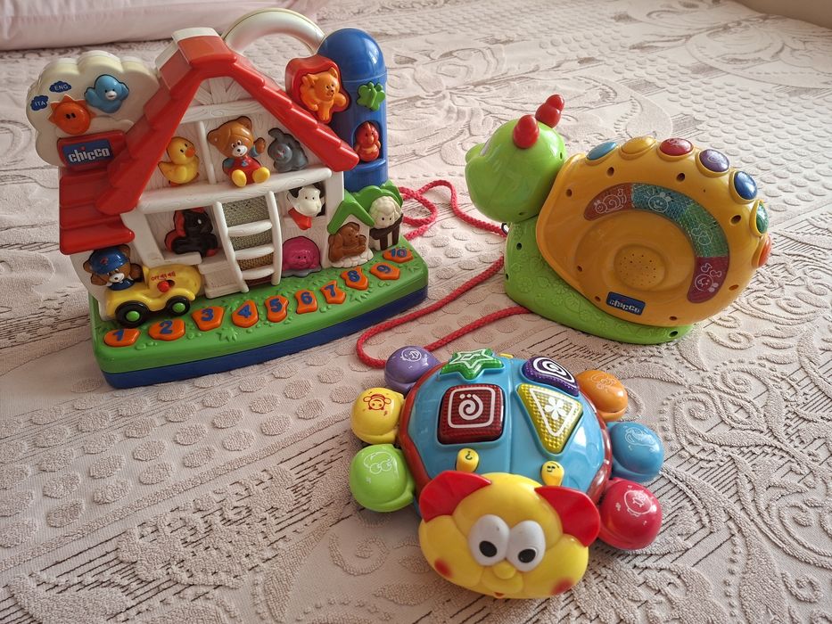 Іграшки фірми  Chicco 3шт  на батарейках б/у працюючі