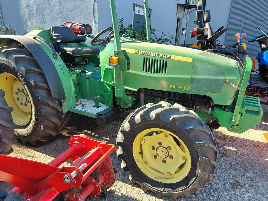 Trator JOHN DEERE