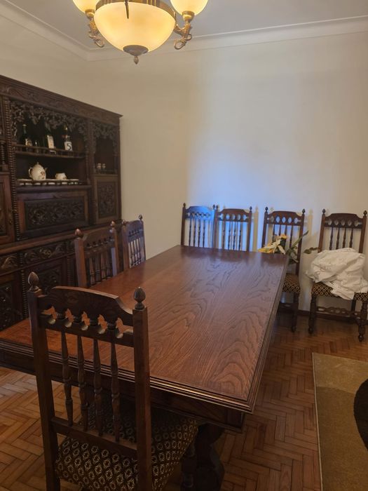 Sala de jantar em Carvalho