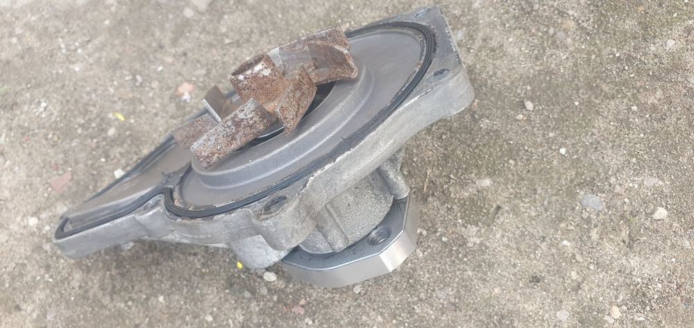 Помпа Volkswagen toureg