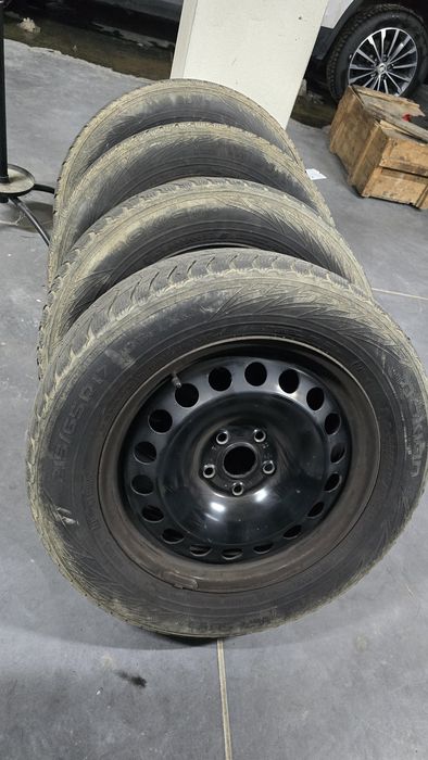 Felgi 6,5Jx17 ET38 5x112 z oponami 215/65R17 Zimowe VW Tiguan Skoda