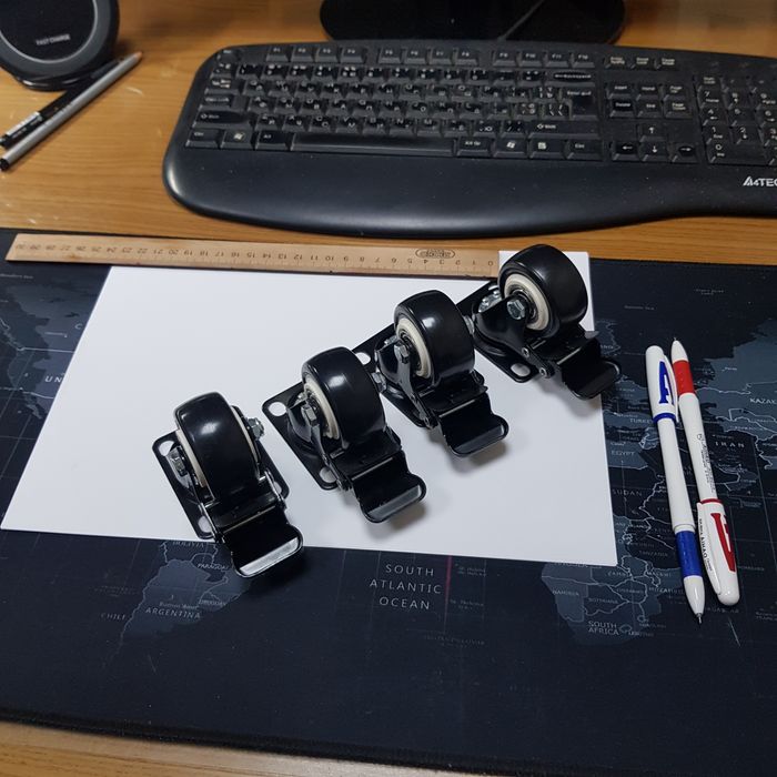 Колесо дiаметром 50мм з поворотном кронштейном