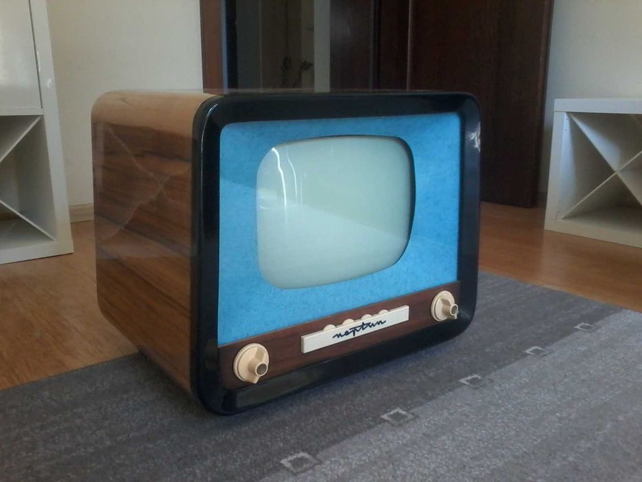 Zabytkowy telewizor neptun ot1401