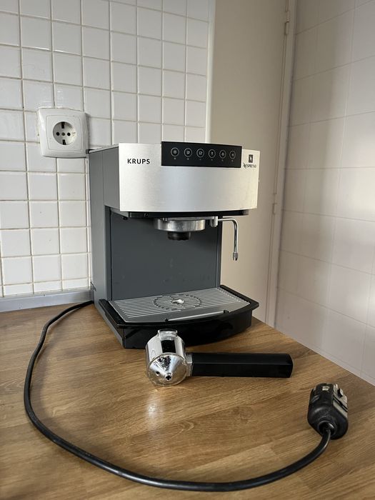 Máquina de Café Krups Nespresso Programmatic F897