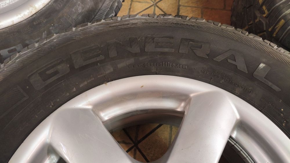 Jantes com pneus 245/70-16 General Grabber