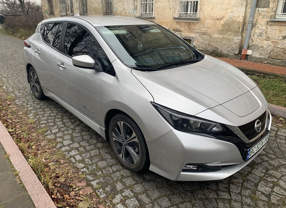 Nissan Leaf ZE1