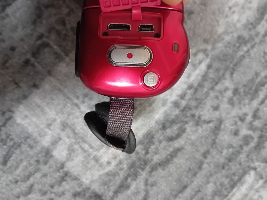 цифрова відеокамера Camileo X400 від компанії Toshiba.