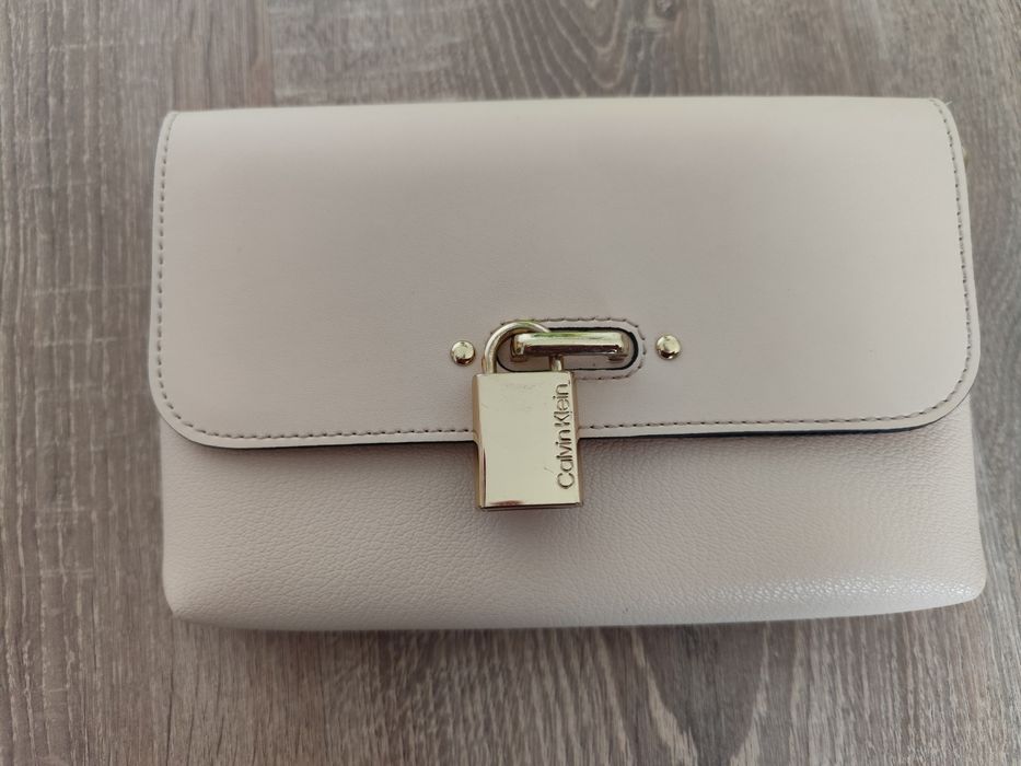 Клатч сумочка Calvin Klein бежевий колір