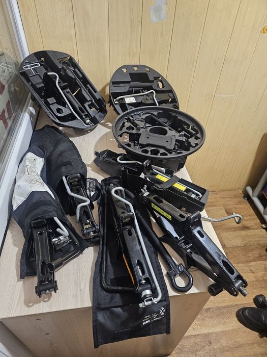 Домкрат Крюк ключ органайзер Рено Сценік Меган Кліо Кенго Сценик Megan