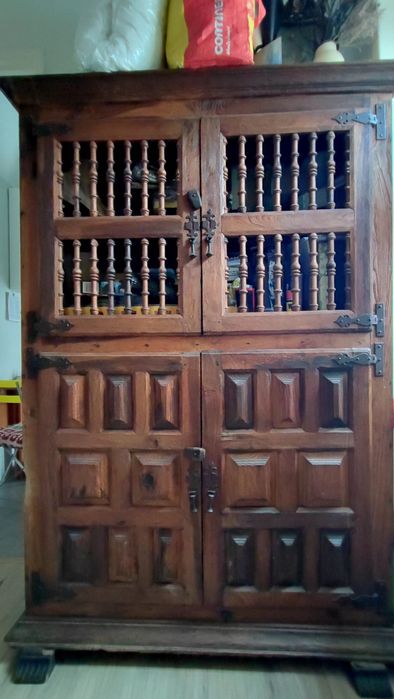 Móvel Rústico em madeira de mogno encerado