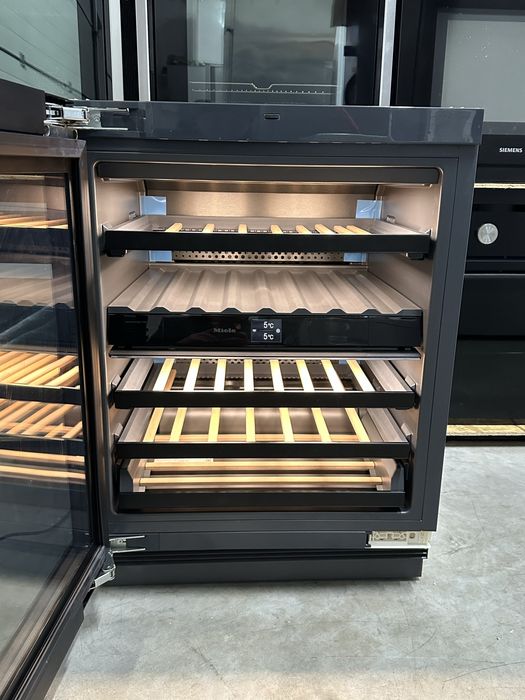 Стан Нової Винна шафа Miele KWTUS 7096 E