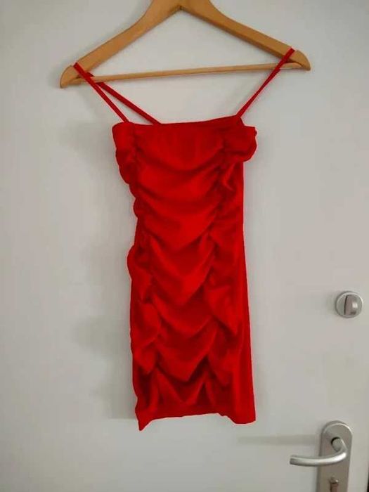 Mini Vestido Vermelho Ruched – Ajustado e Drapeado – Tamanho S