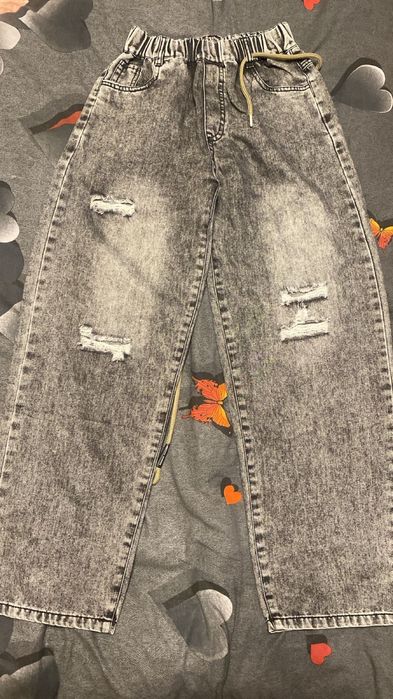 Джинси на дівчину