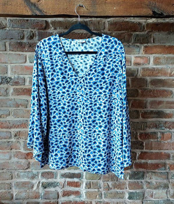 Bluzka o kroju oversize 38/40/42 z rozszerzanymi rękawami
