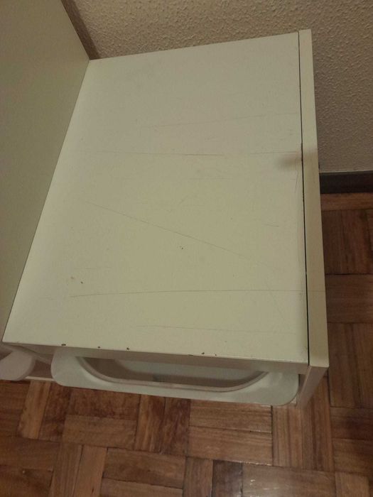 Móvel ikea cubos com caixas cor de rosa