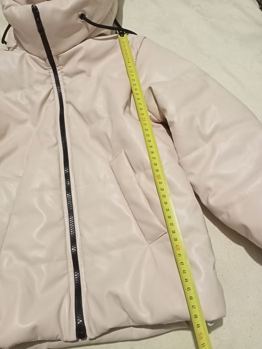 Продам куртку для девочки.