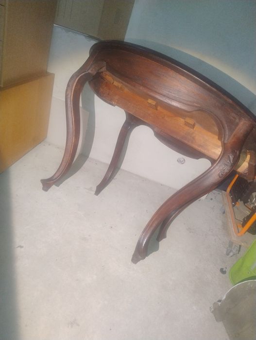 Okrągły stół "vintage" z mahoniu