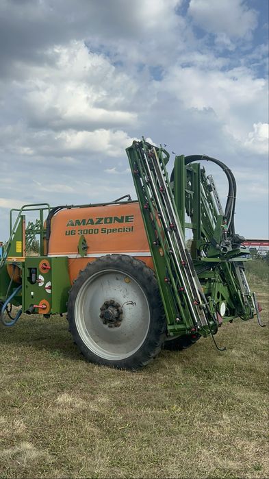 Оприскувач Amazone 3000