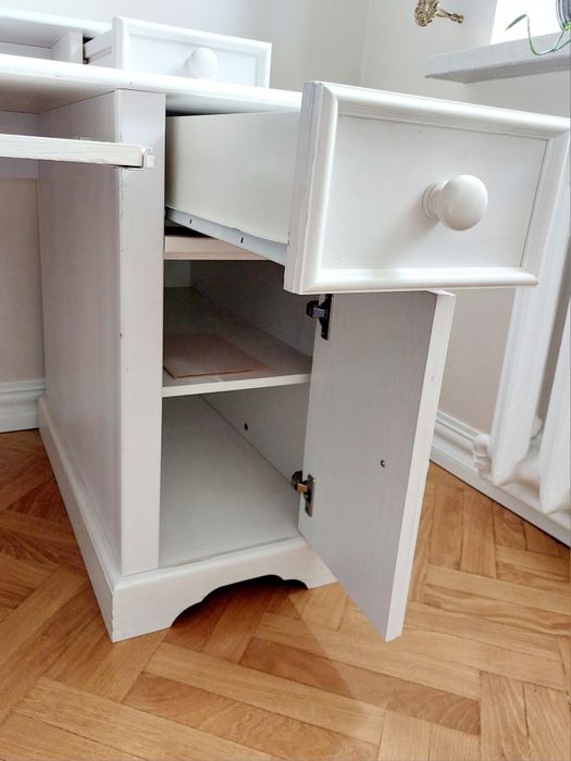 Białe biurko Cinderella z nadstawką