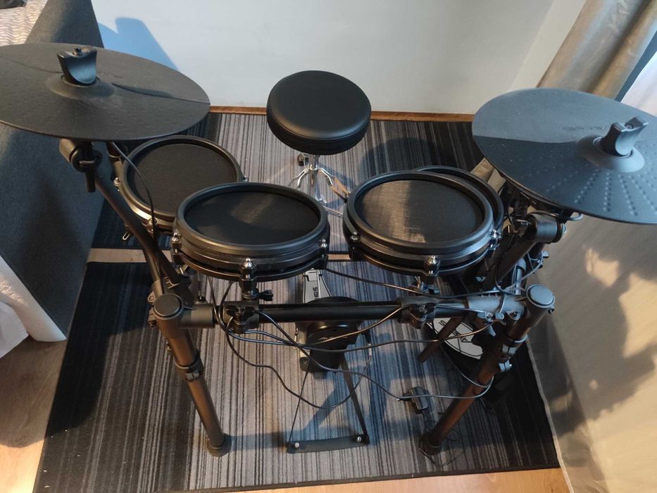 Alesis Nitro Mesh Kit perkusja elektroniczna + stołek i słuchawki