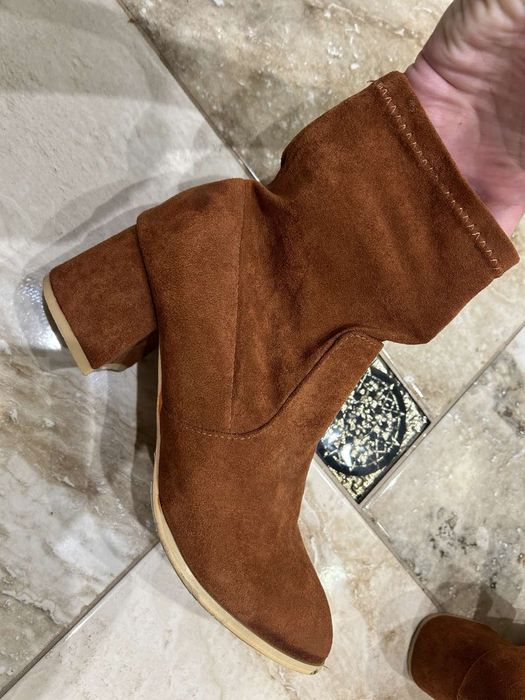 Стильні чобітки 38 розмір