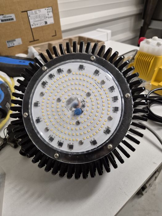 Projetor Led 150W 5700K com Campânula