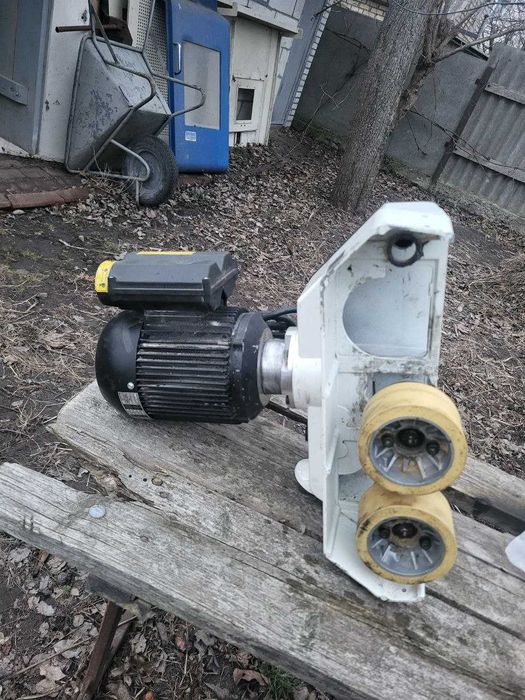 Автоподавач для фрезерних, фугувальних 3(2) роліка, автоподатчик