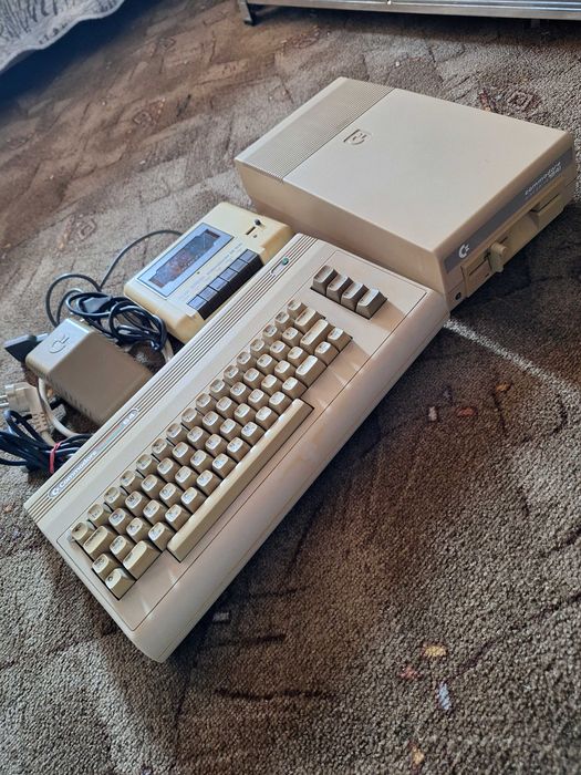 Komputer COMMODORE 64 + Stacja Dyskowa)-Stary, Sprawny KOMPLET