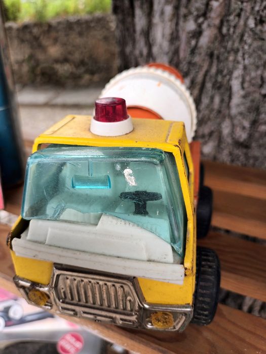 Brinquedo camião auto betoneira