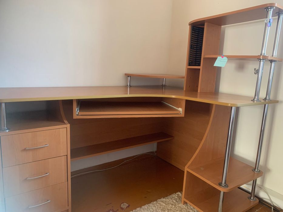 Компʼютерний стіл