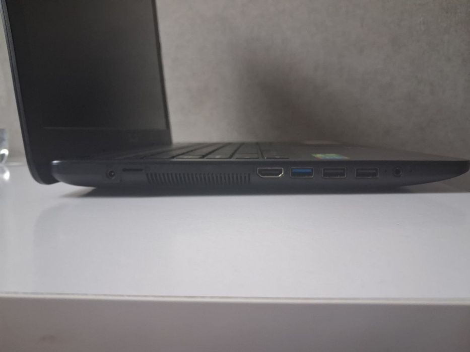 Ноутбук ASUS VivoBook X556U
