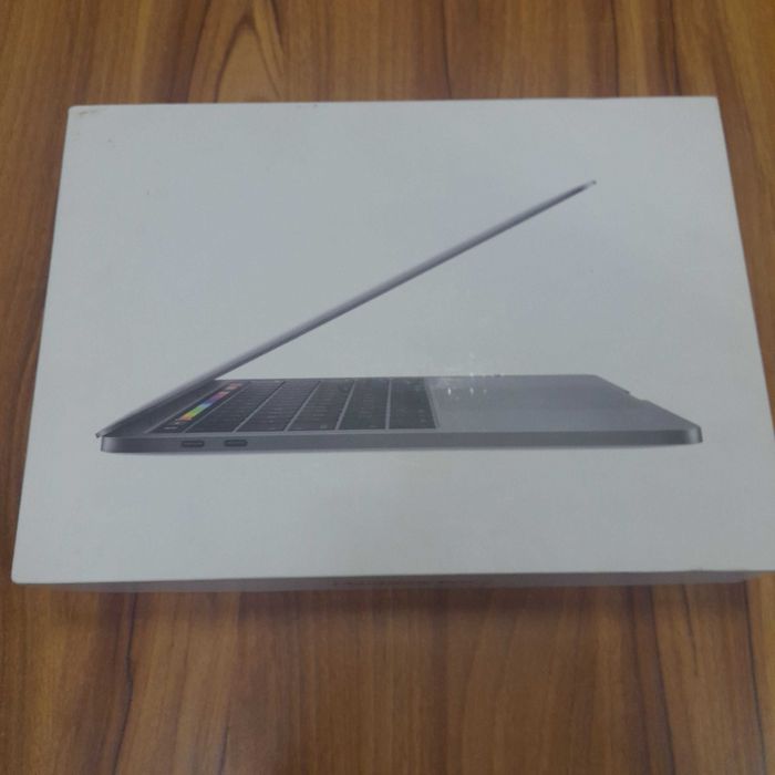 Macbook pro 13 256GB 2019 року